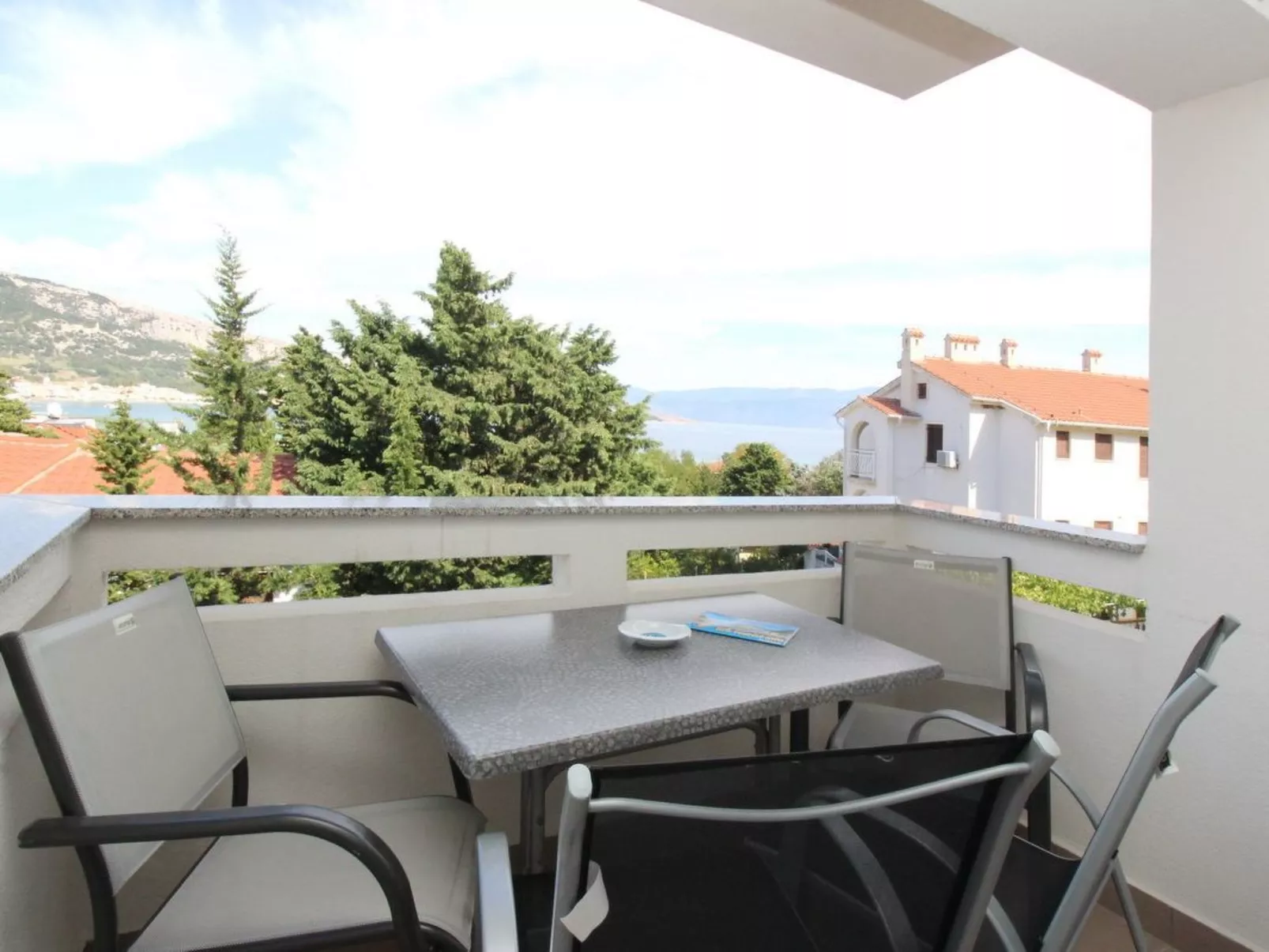 Wohnung in Baška mit Eigenem Balkon-Draußen