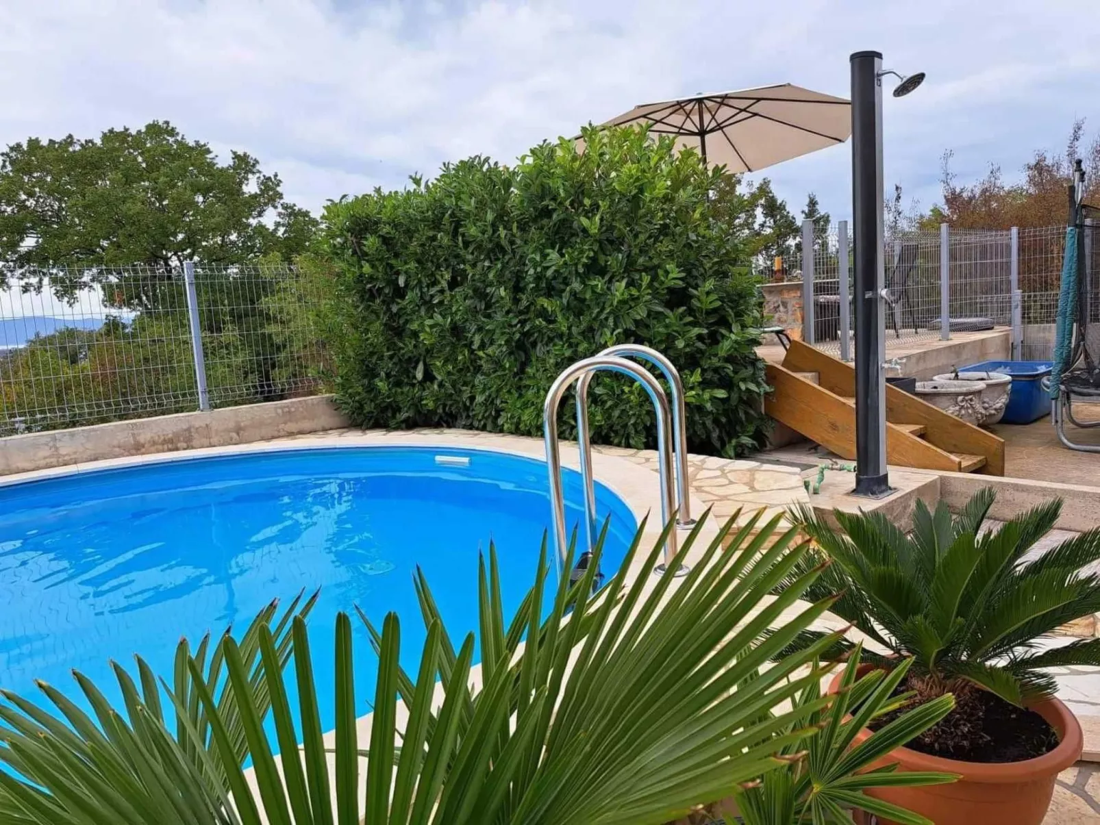 "Nette App in der Nähe des Pools"-Outside