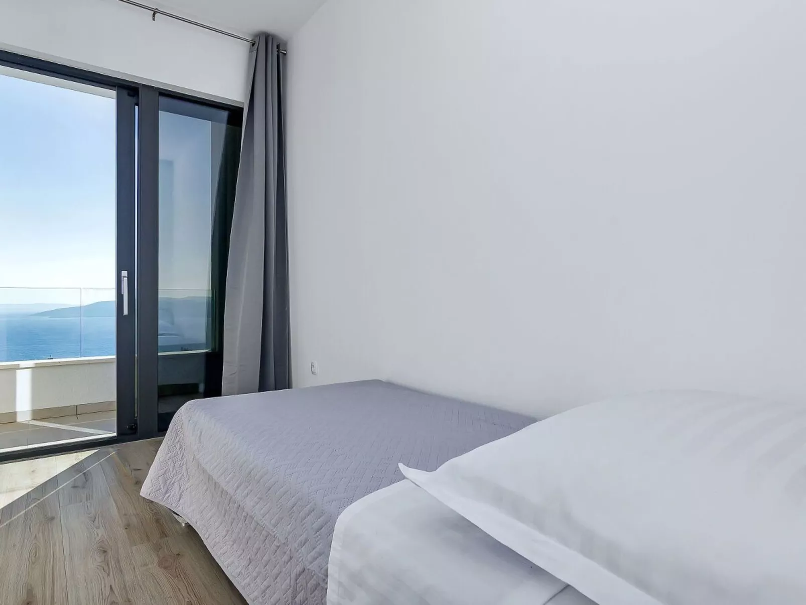 "Villa Maslina" mit Privatparkplatz-Drinnen