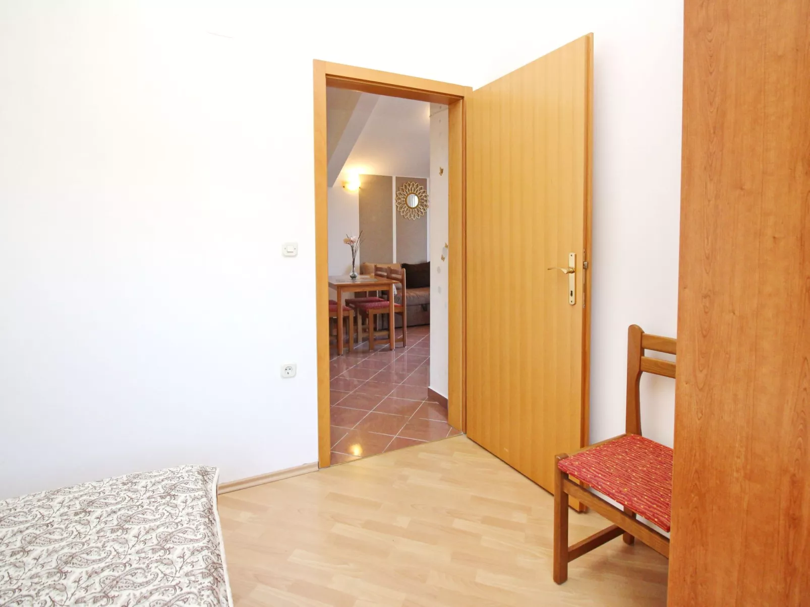 Modern eingerichtete Apartment für 4 Personen mit Meerblick-Drinnen