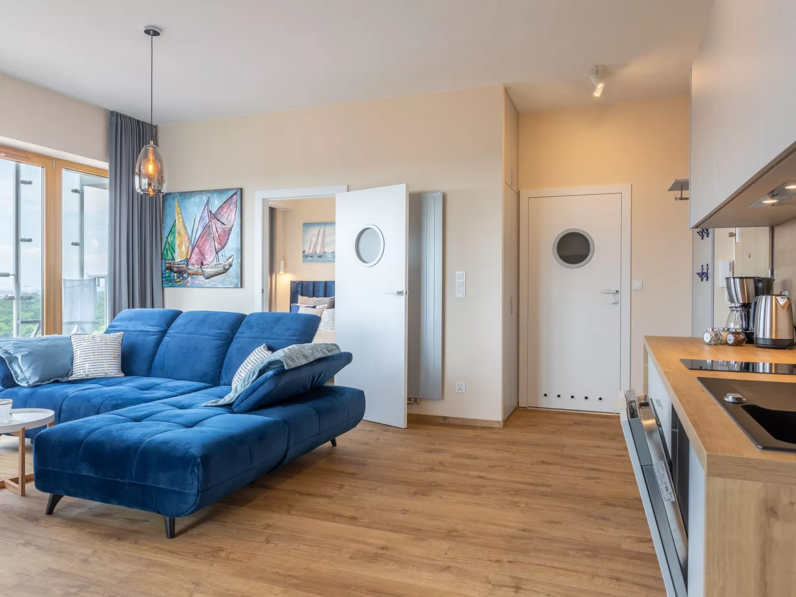 Luxuriös eingerichtete,helle Ferienwohnung am Meer-Image-tags.info