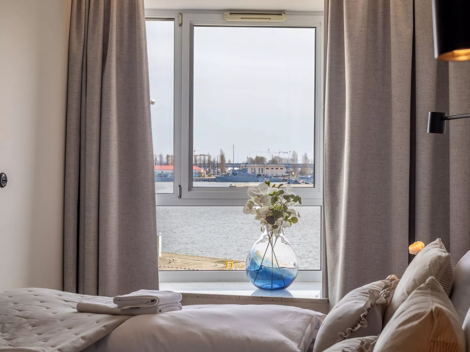 Concha mit Blick auf den Hafen-Image-tags.info