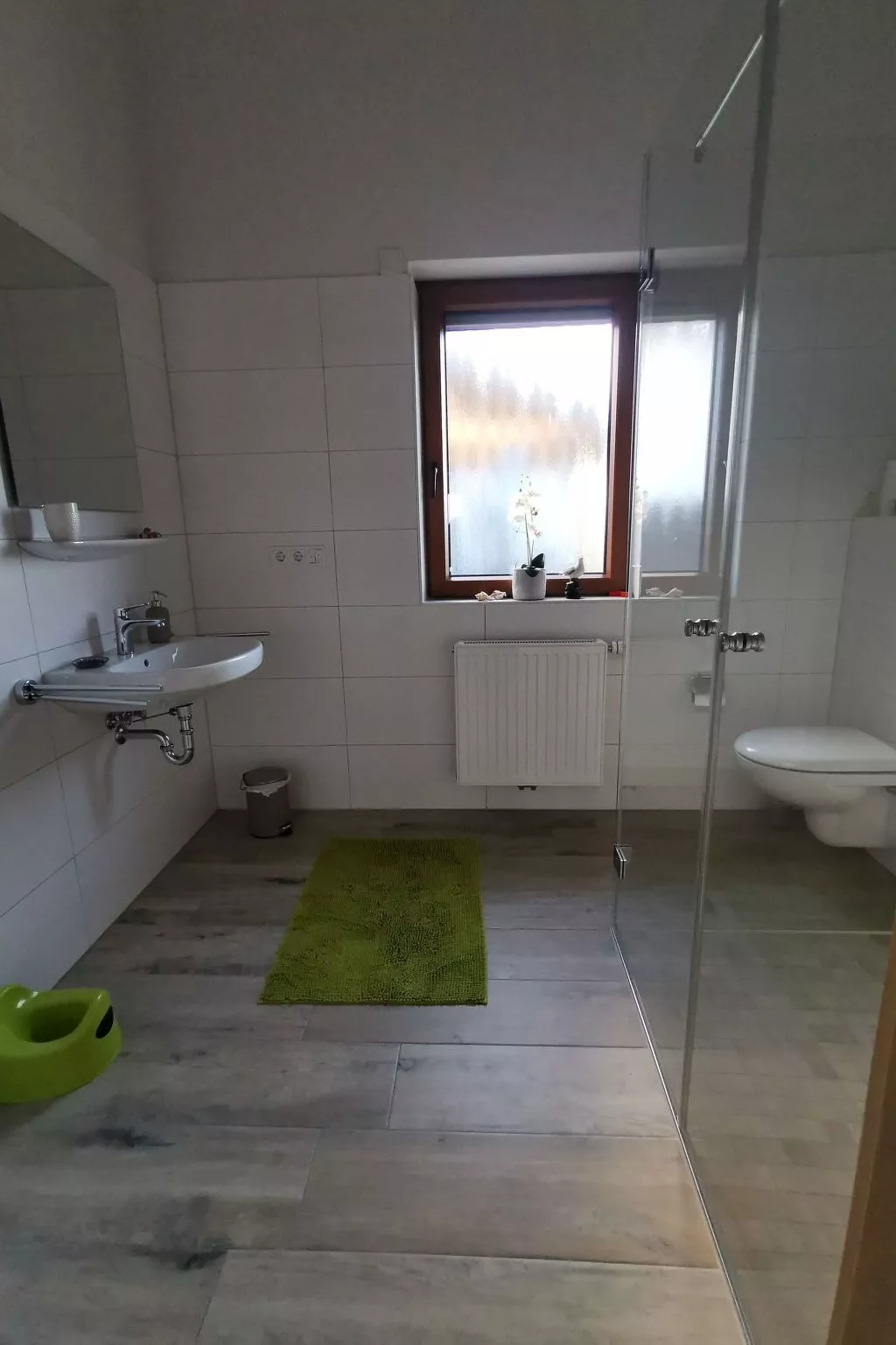 G9 eingezäuntes Haus in Randlage mit Weitblick - Drinnen