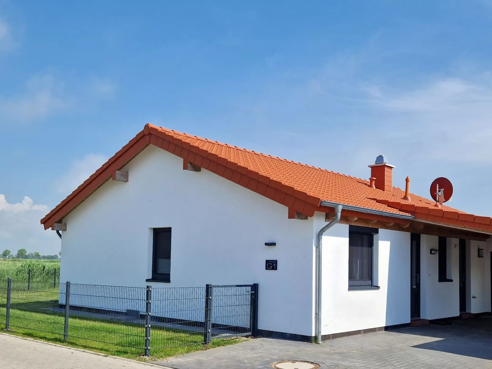 G1 Eingezäuntes Haus mit Kamin in Eckwarderhörne-Draußen