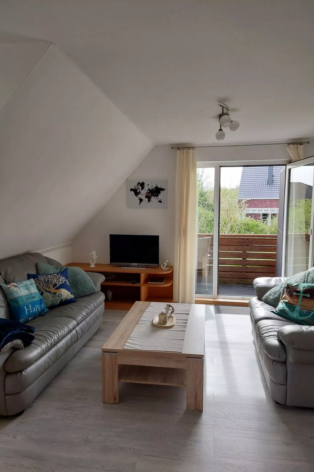 Mastkorb mit Grill und Garten-Drinnen