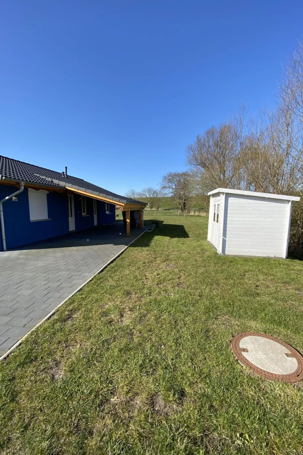 E21 Freistehendes Haus mit Garten und Deichblick-Draußen