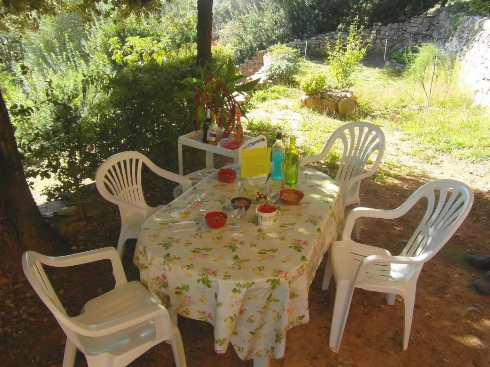 Mit Blick auf das Wasser-Dehors