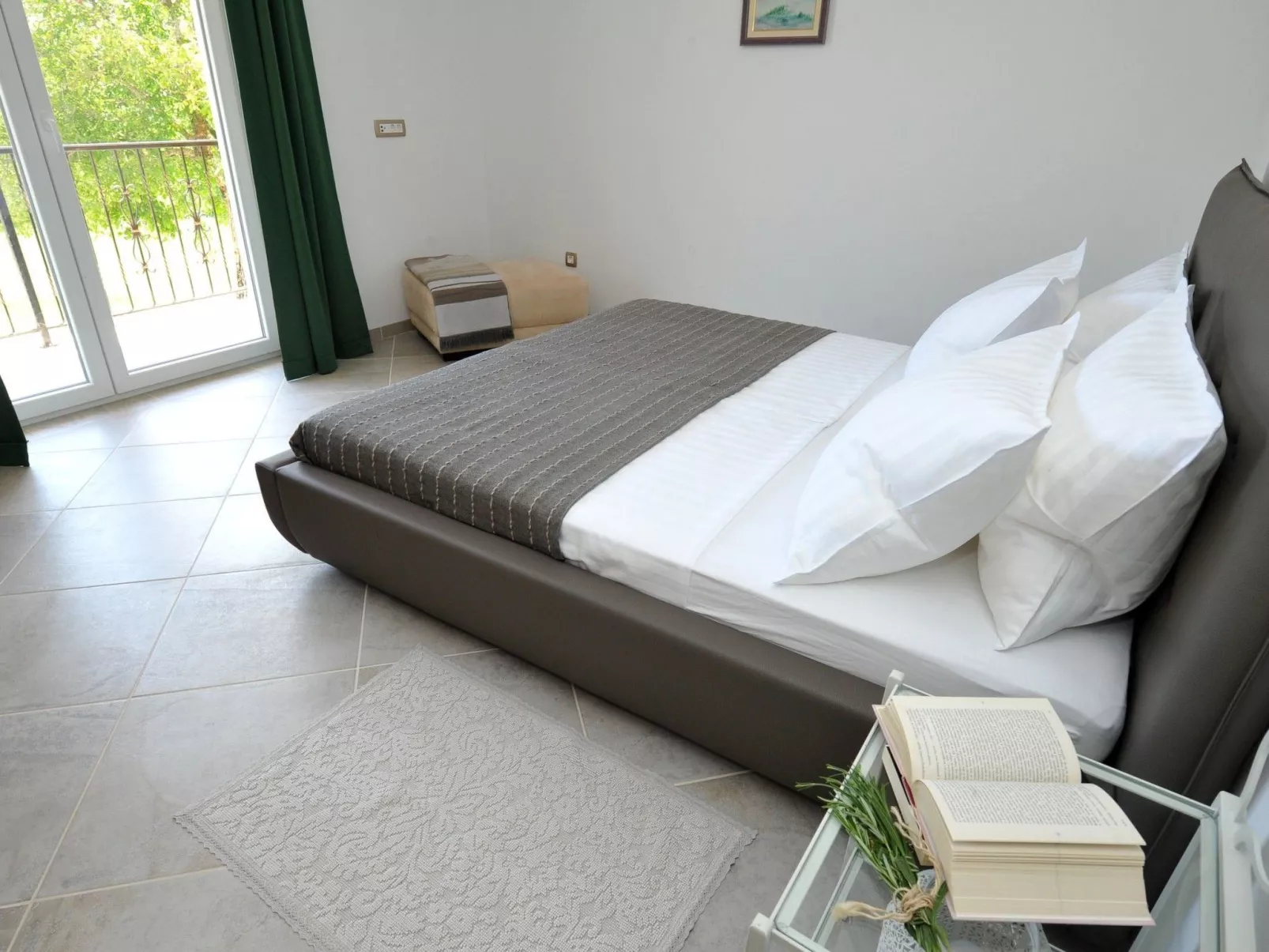 Alleinstehendes Ferienhaus mit Swimmingpool-Dedans