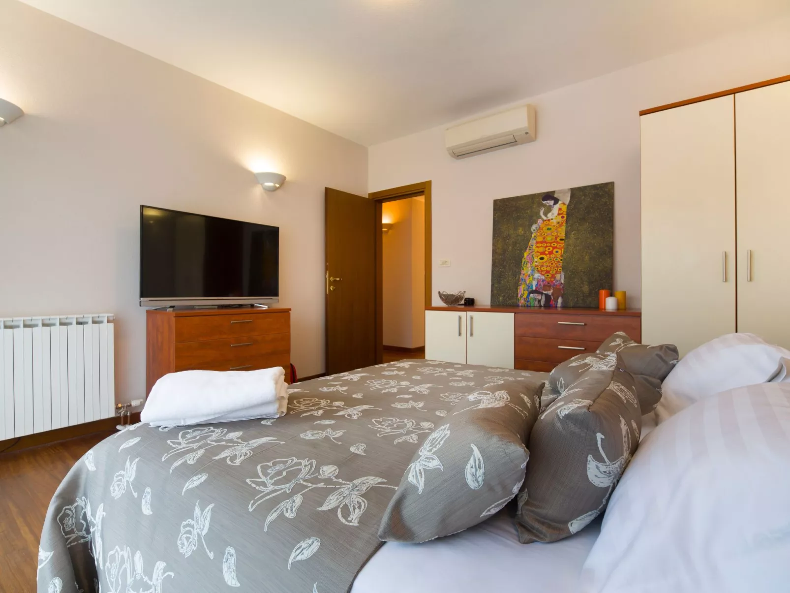 Ferienvilla mit Garten, Grill und Terrasse-Dedans