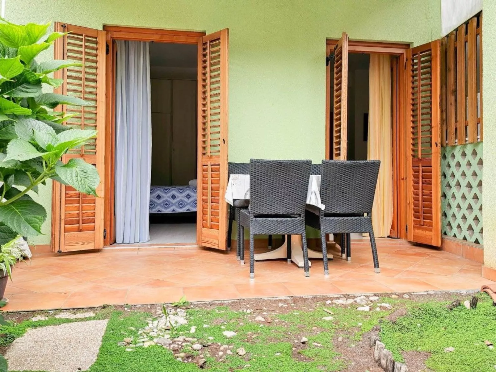 Mit Blick auf das Wasser-Inside