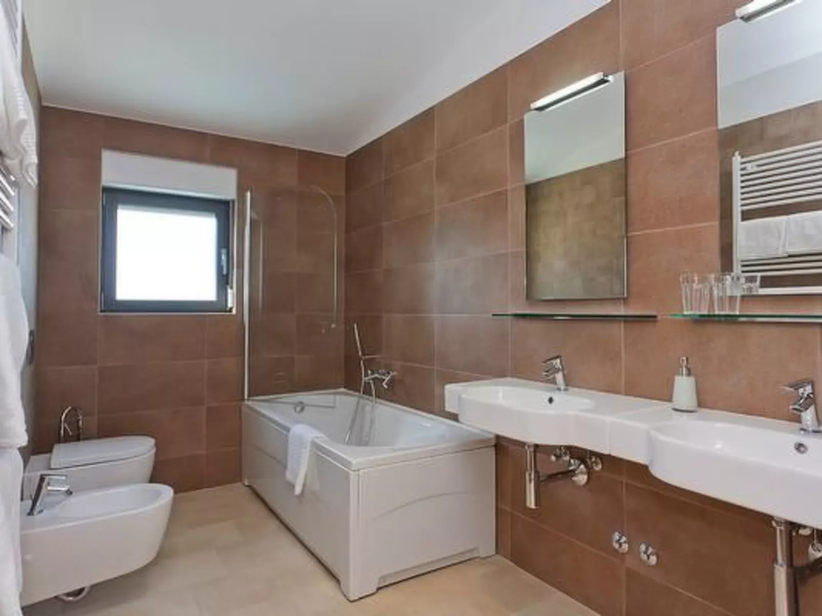 Designvilla mit Dachterrasse und Panoramablick-Inside