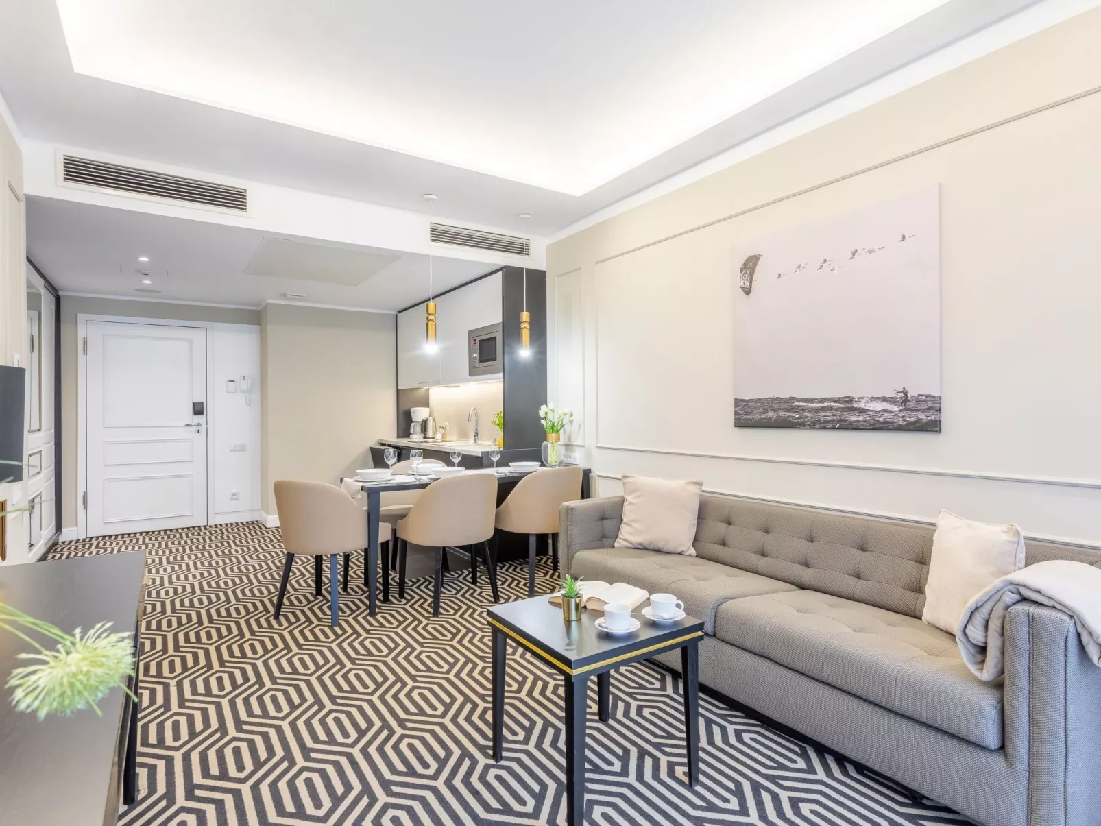 Stilvoll eingerichtete Ferienwohnung am Meer-Image-tags.info