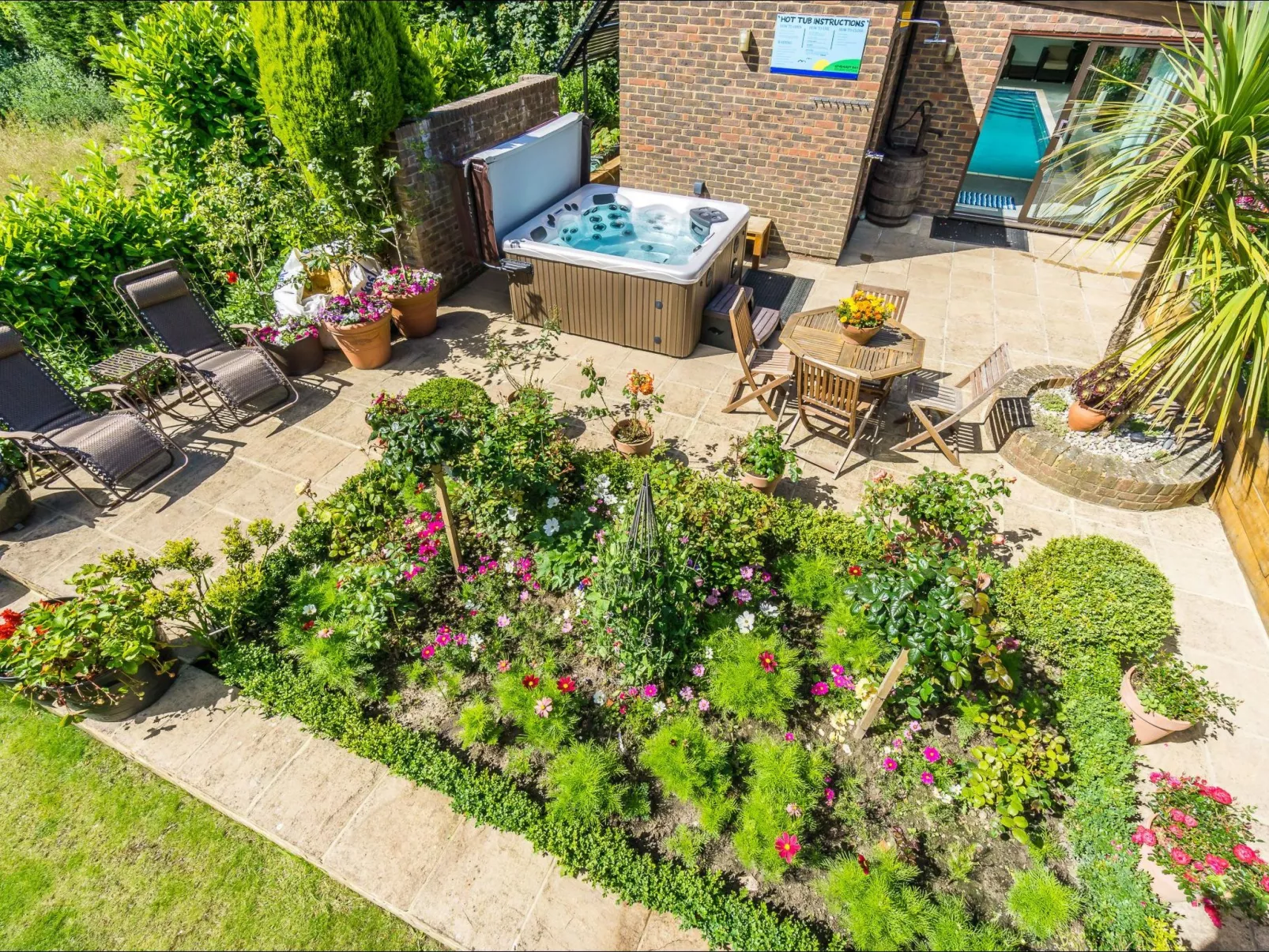 Schönes Ferienhaus in Hastings mit Whirlpool, Terrasse und Garten-Draußen