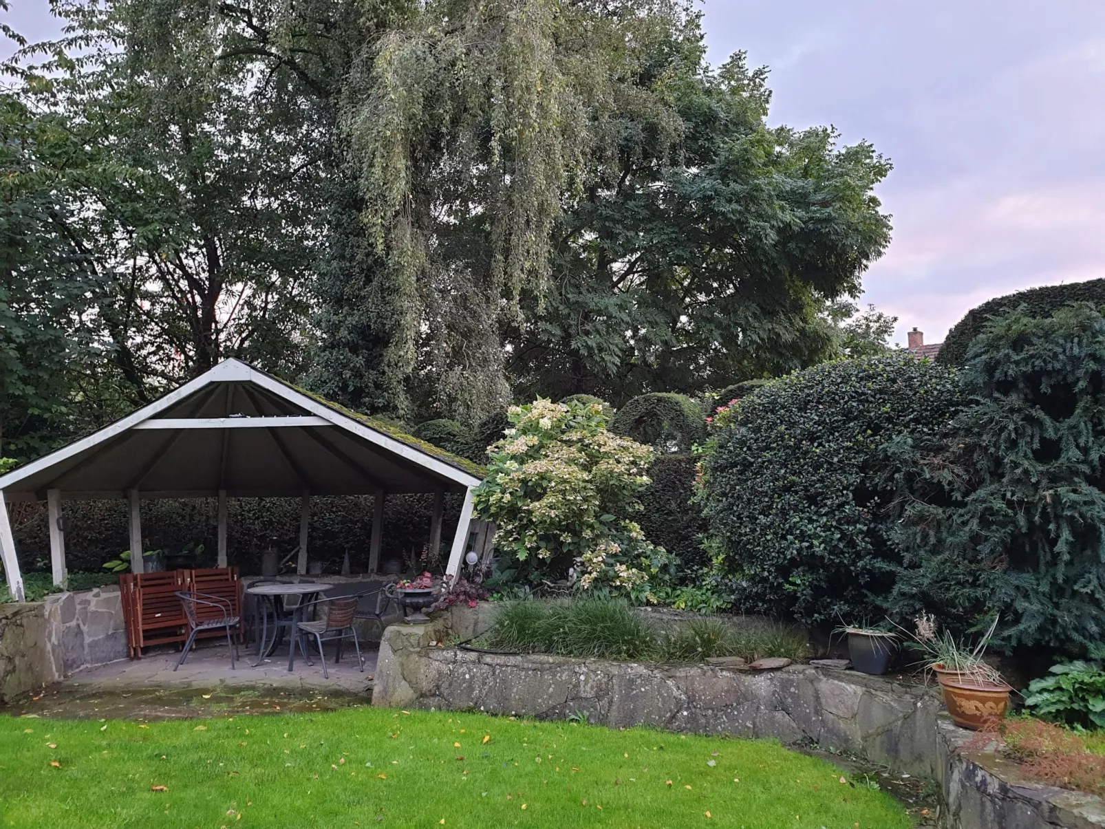 Gemütliches Haus mit eingezäuntem Garten-Outside