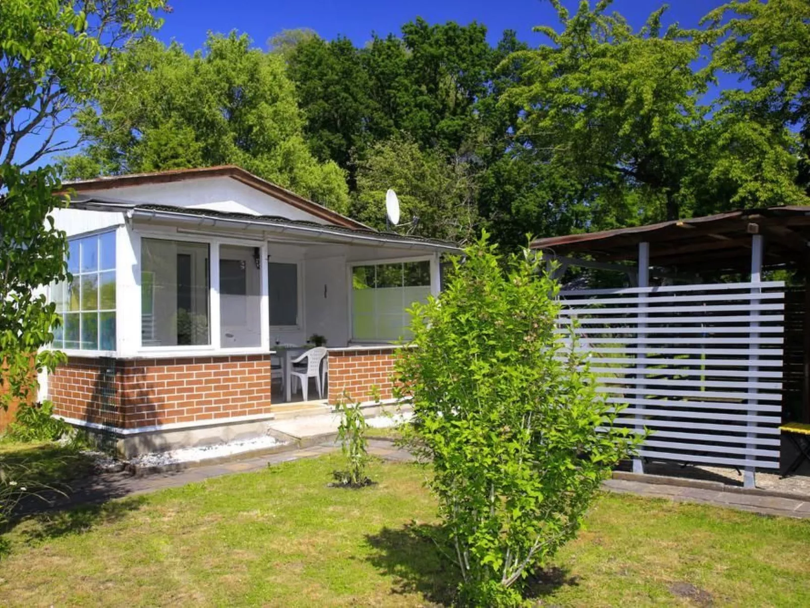 In Storkow mit Schönem Garten-Draußen