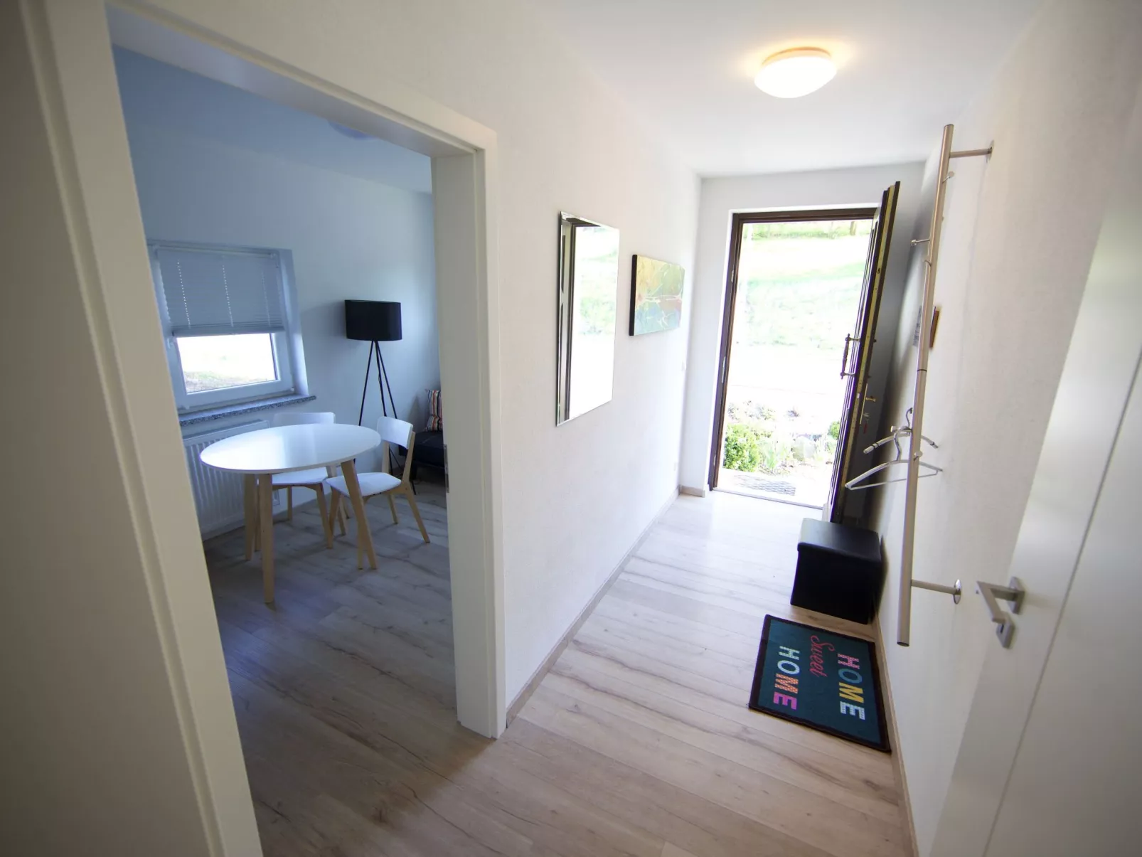 Helle und moderne Ferienwohnung mit Terrasse-Inside