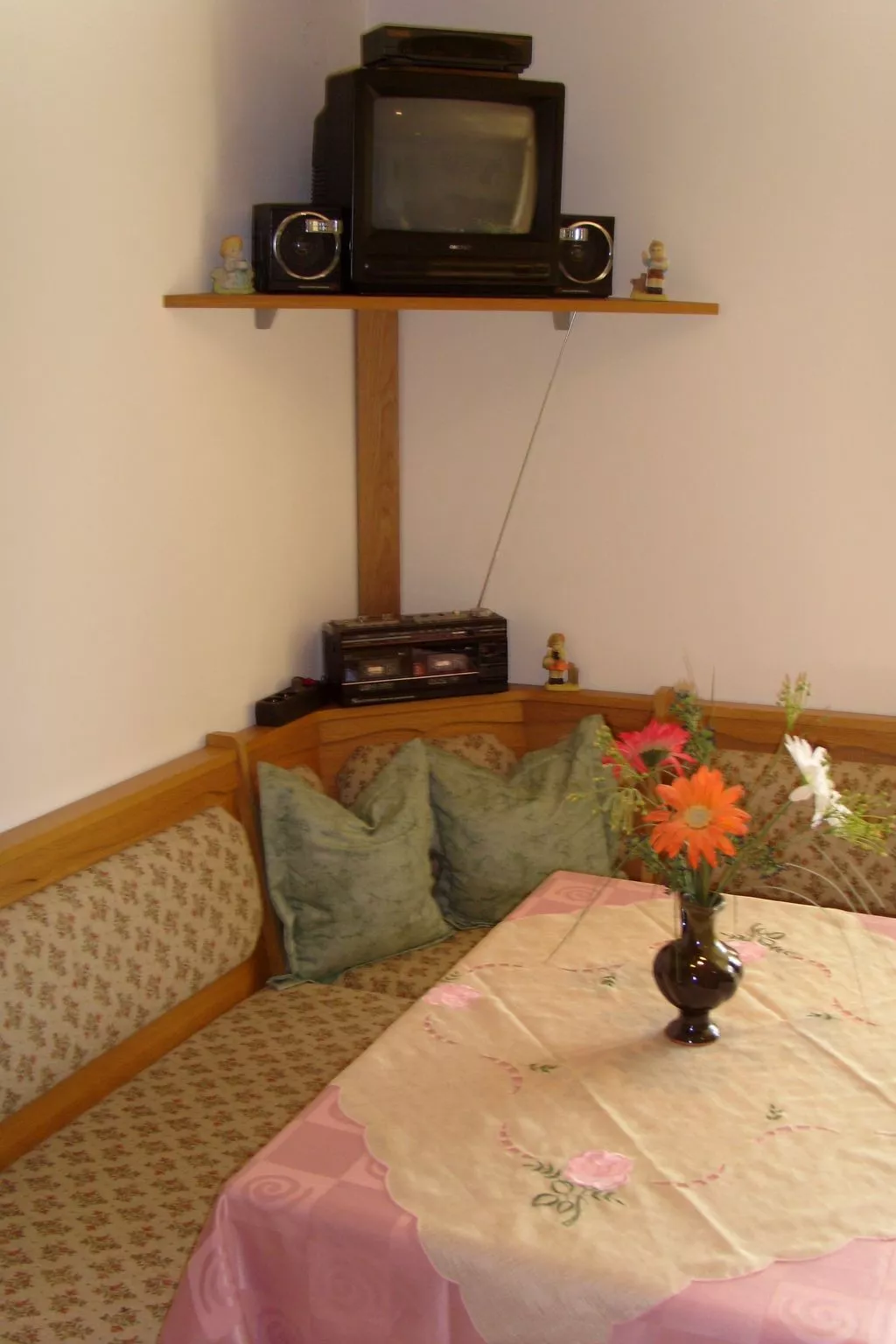 Mit Blick zur Wallfahrtskirche-Inside