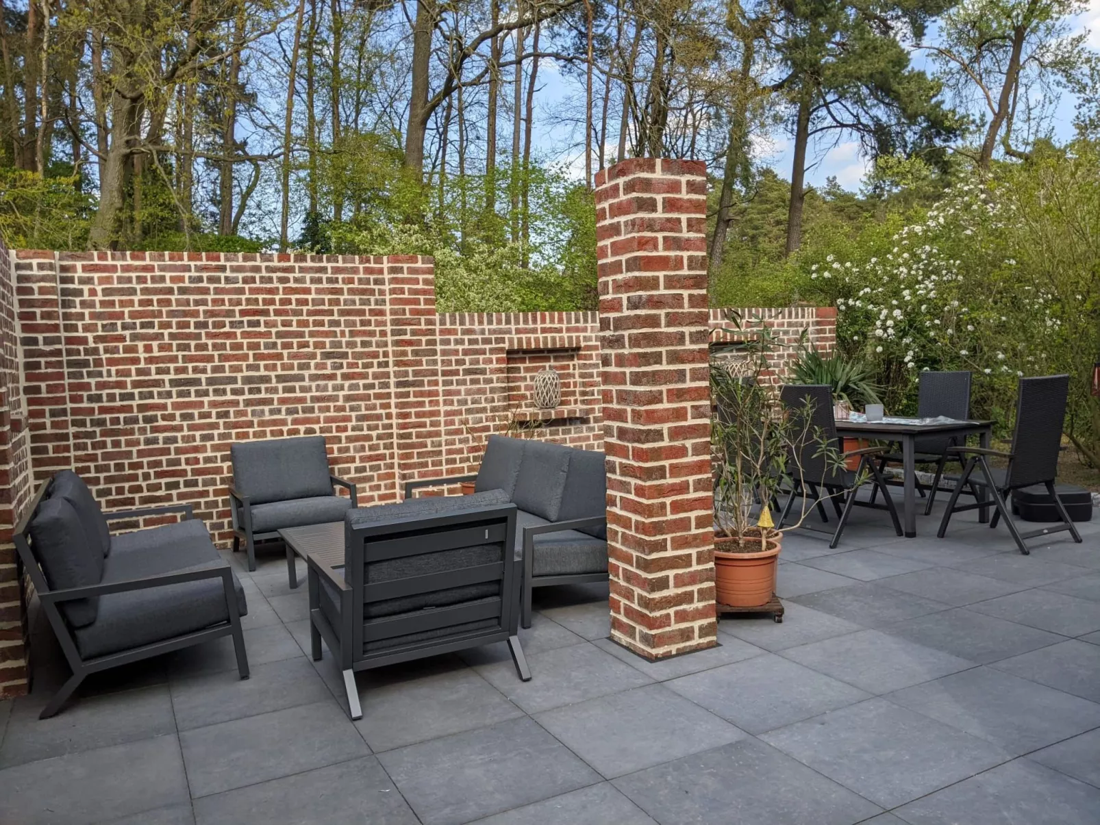 Ruhiges Ferienhaus mit gemütlicher Terrasse-Dehors