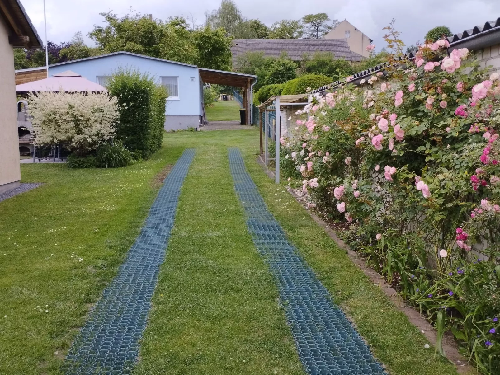 Haus im Grünen-Draußen