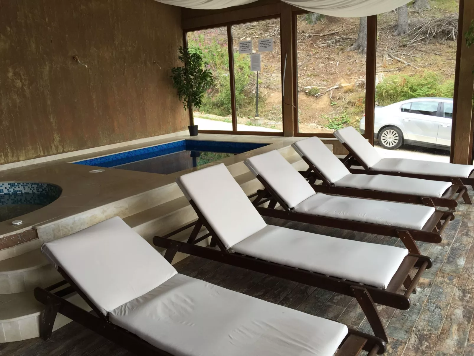 Mit Whirlpool - Outside