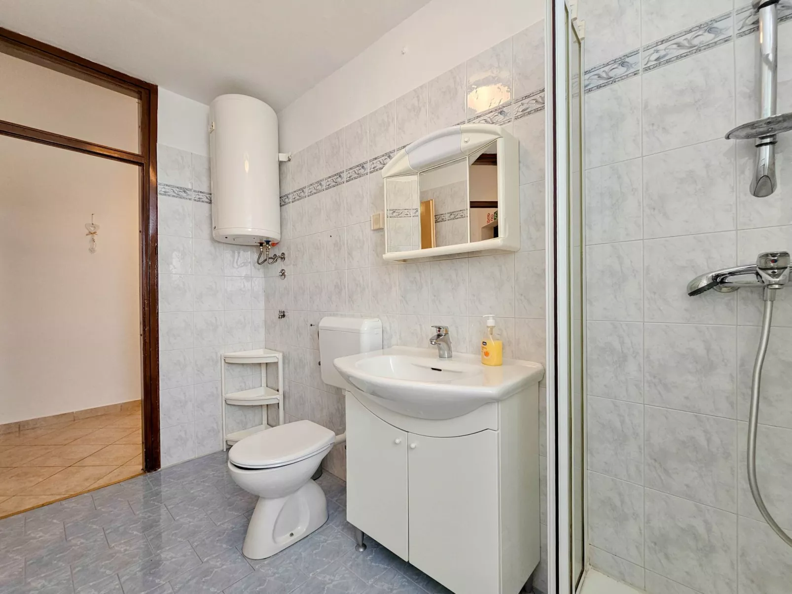 "Olga" mit Balkon-Drinnen