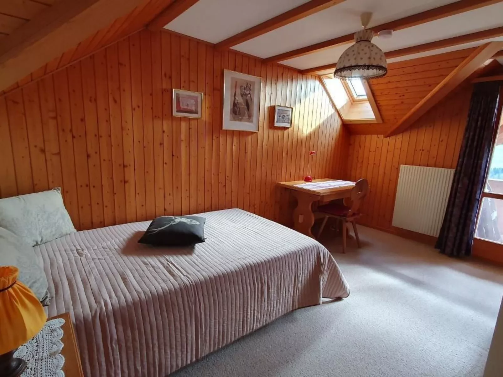 In einem heimeligen Berner-Stöckli-Inside