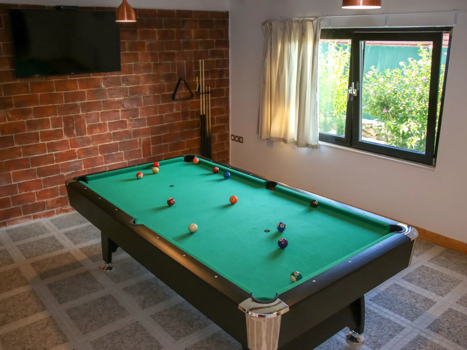 Gemütliche Villa Gabriel mit Schwimmbad-Dedans