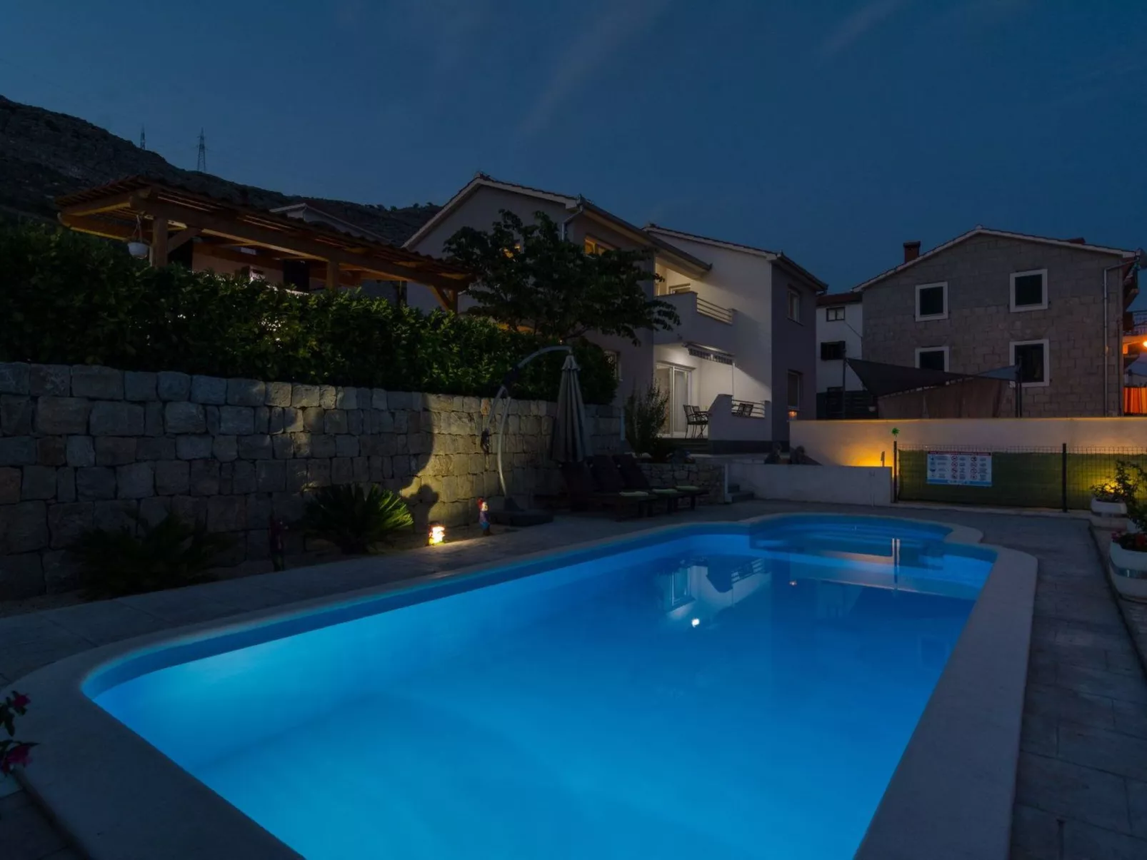 Villa "Roko" mit Whirlpool-Draußen