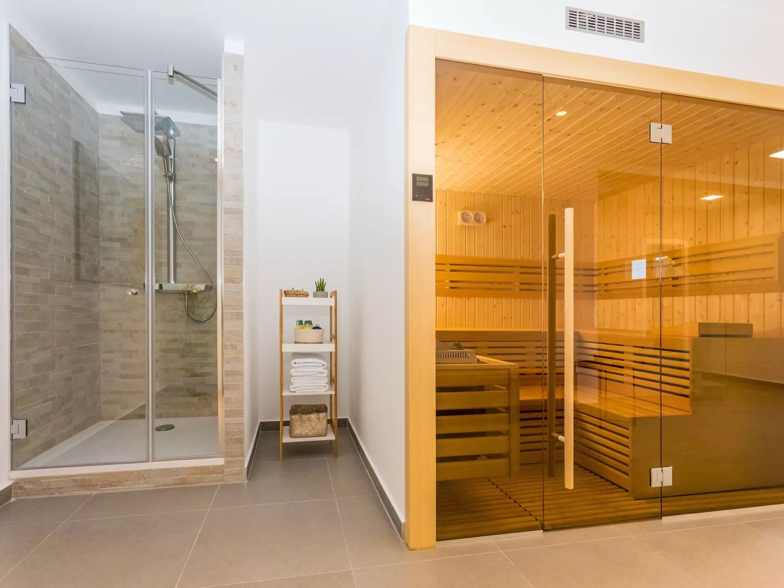 In Mimice mit tollem Pool und Meerblick-Inside