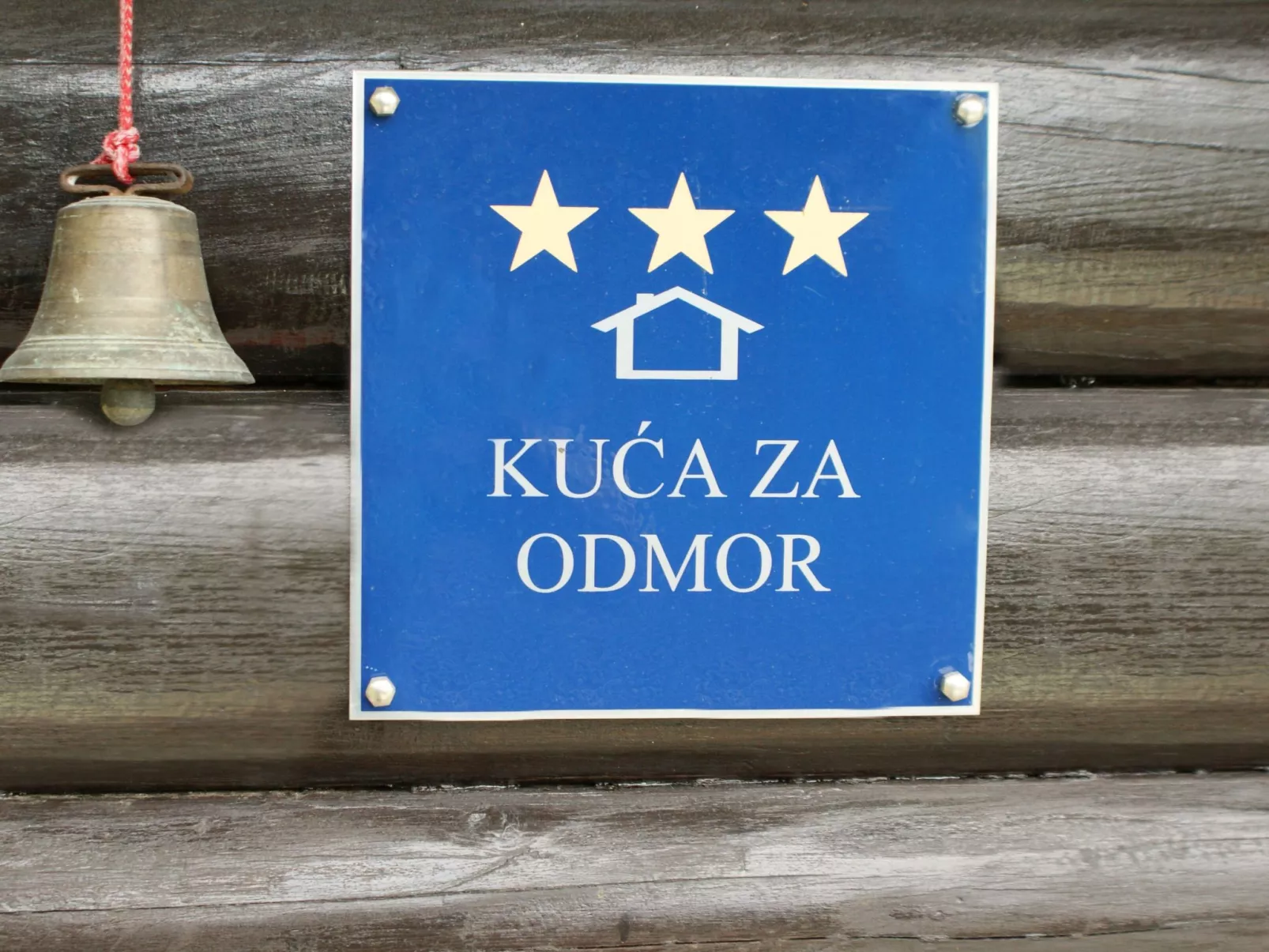 Mit Terrasse, Grill und Garten-Outside