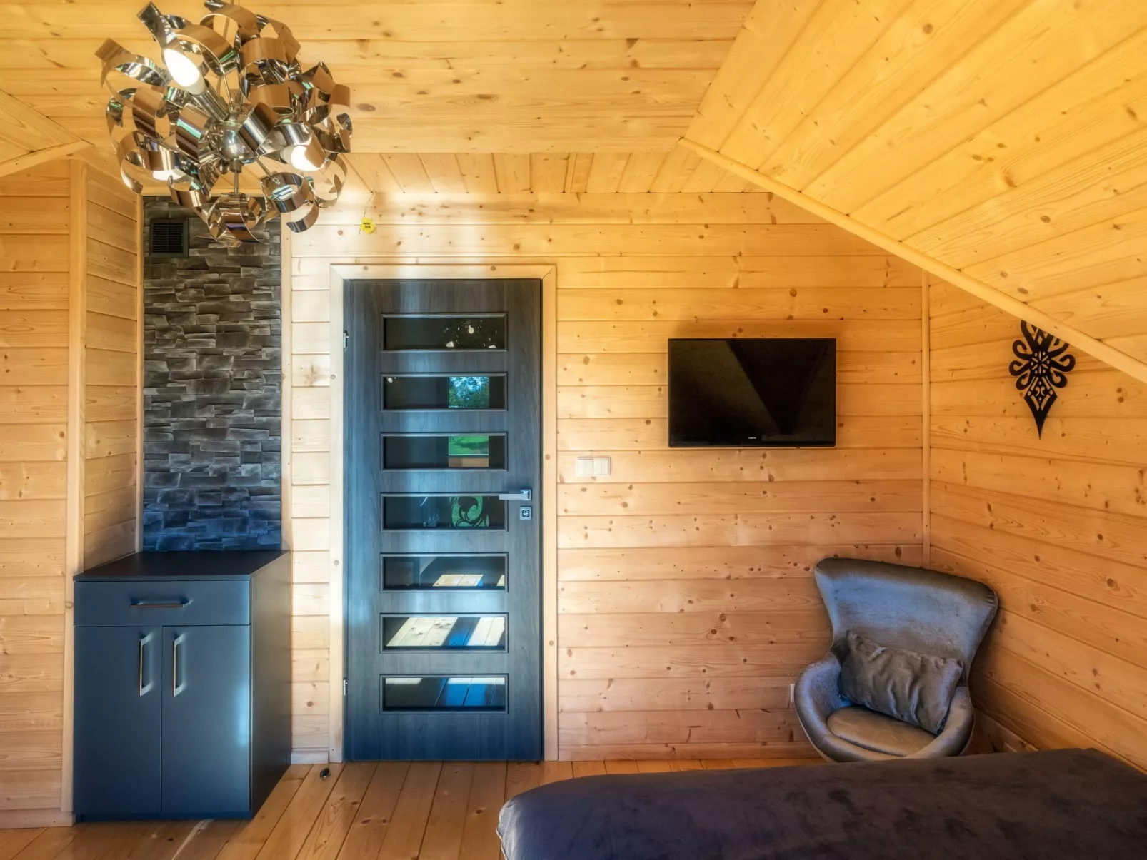 Mit Entspannung im Jacuzzi-Drinnen