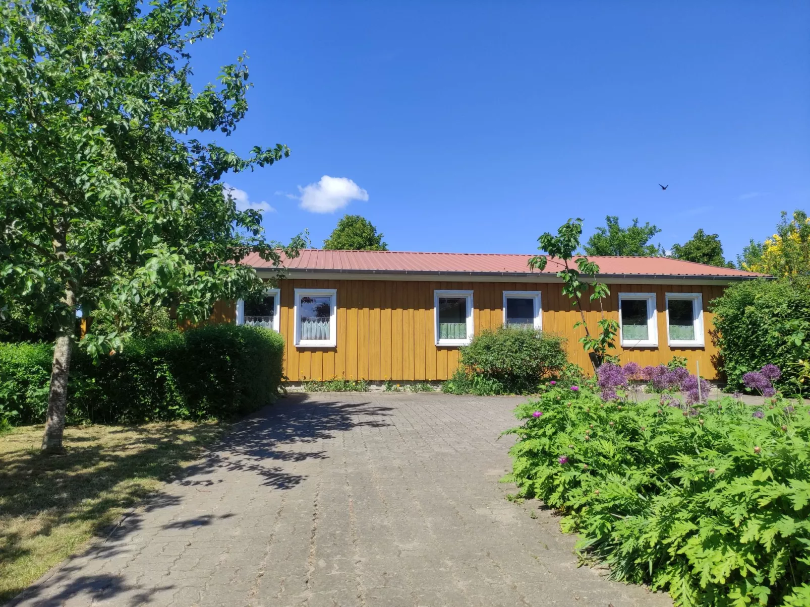 Janet Ratschkowski-Outside