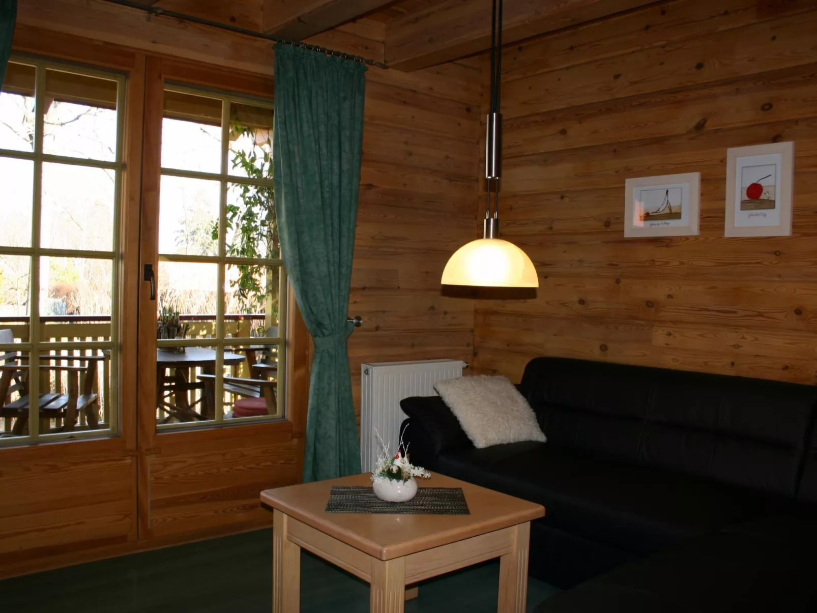 Gemütliches Blockhaus in Waldrandlage mit Sauna-Drinnen