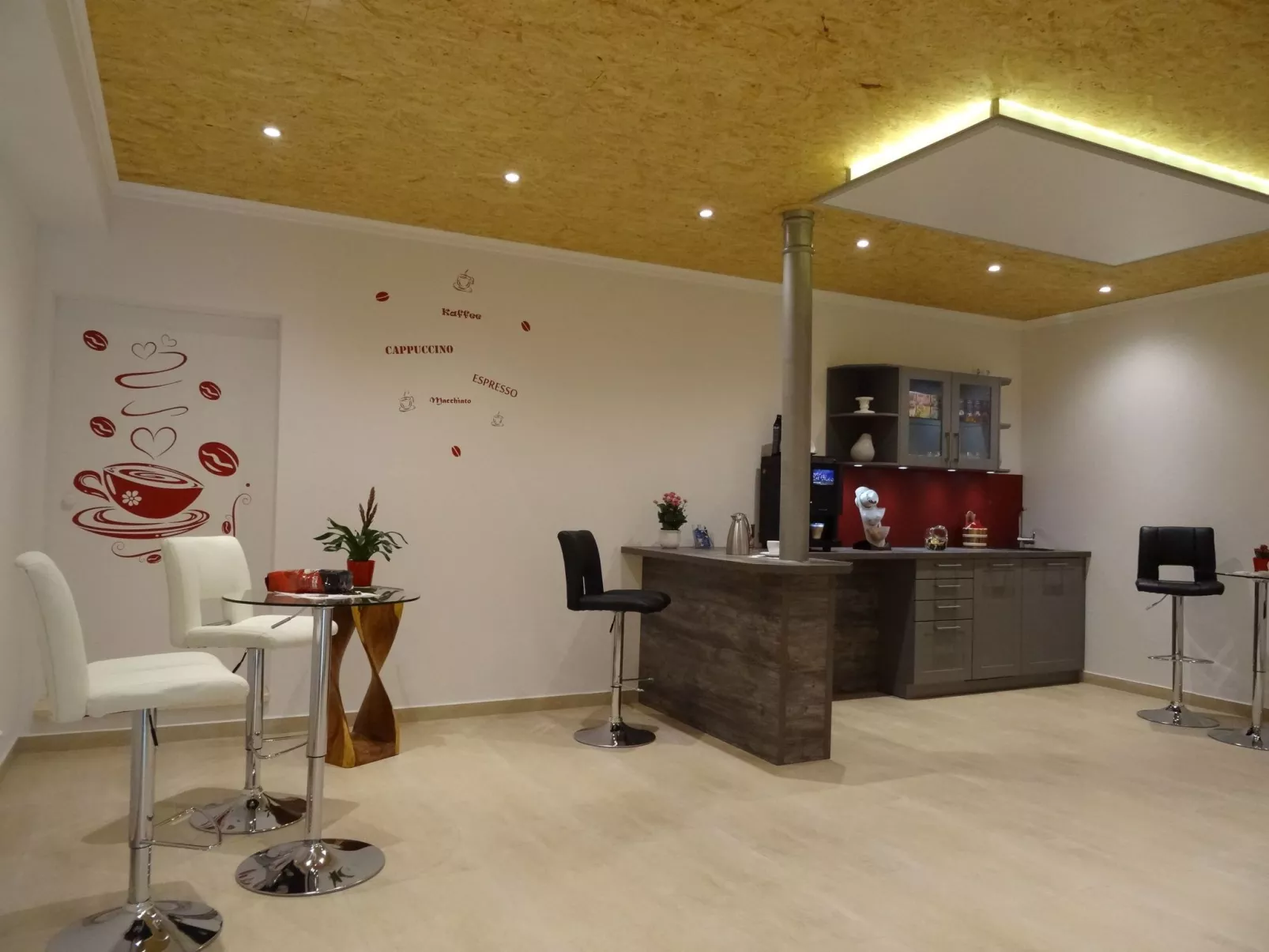 Modern eingerichtete Suite mit Terrasse-Drinnen