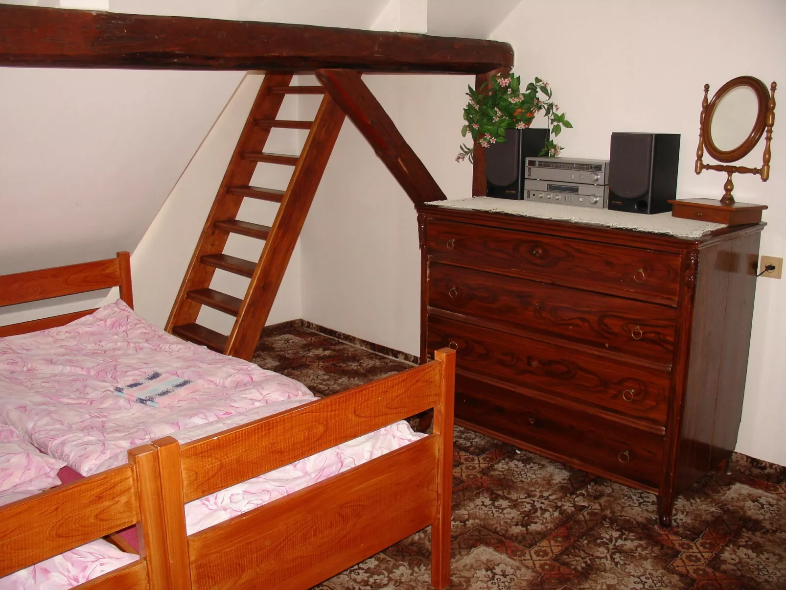 Charmantes, traditionelles Holzhaus-Inside