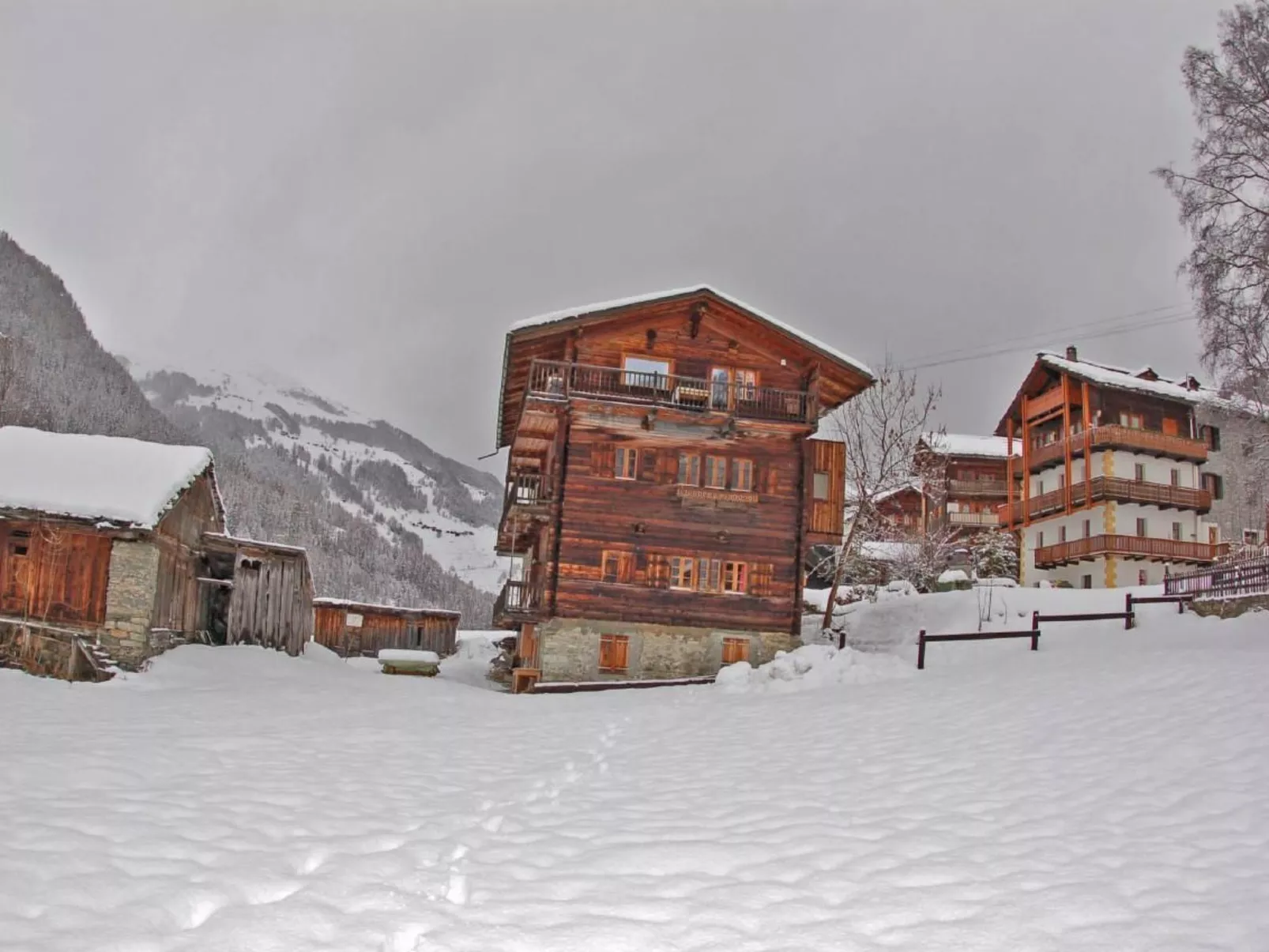 "Base Camp Evolène"-Draußen