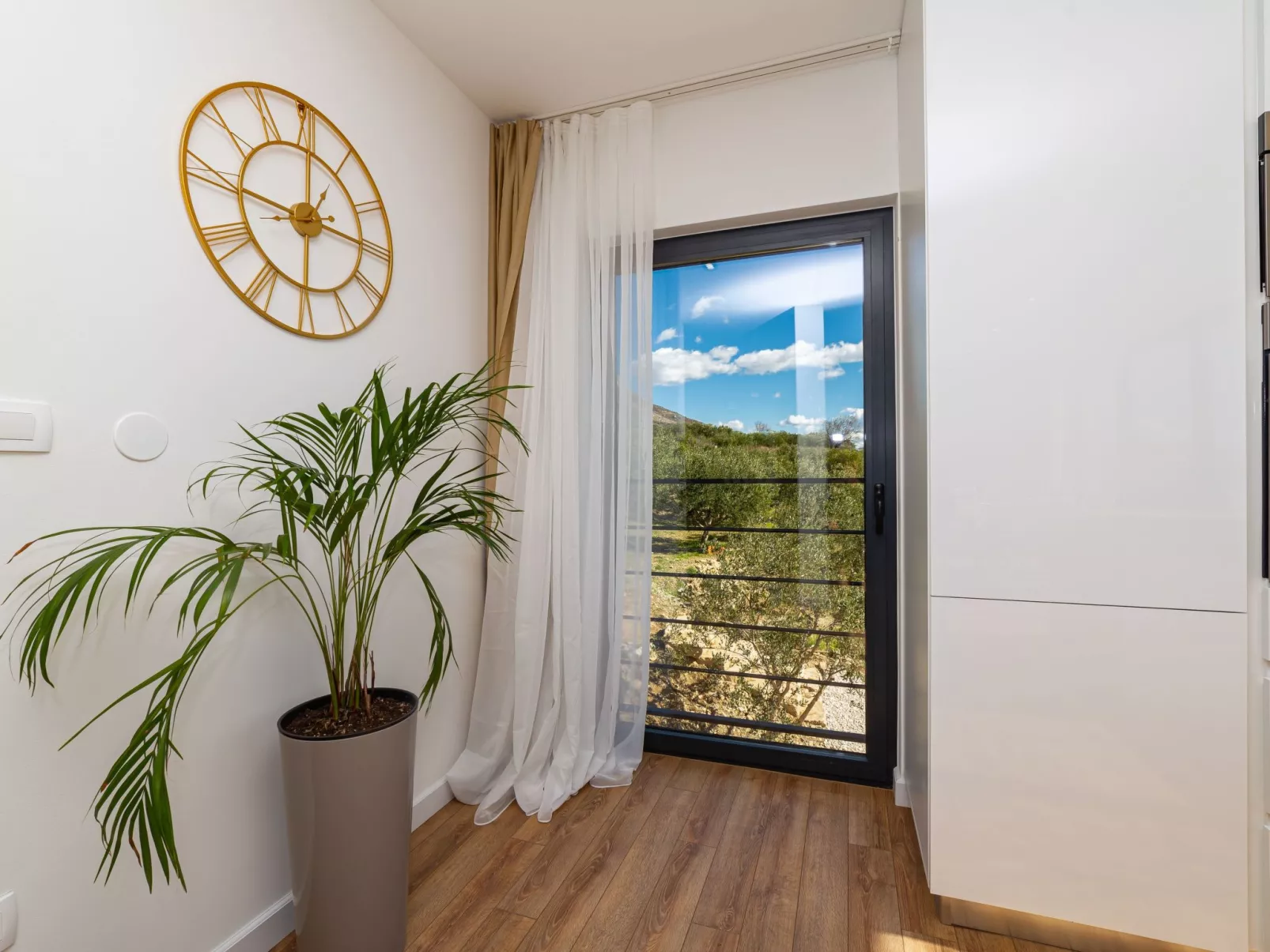 Haus für 9 Personen und 1 Kind in Kastel Luksic-Draußen