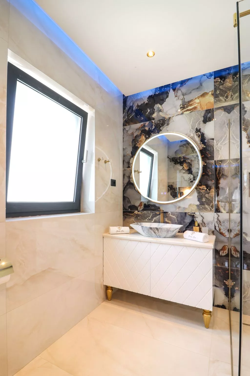 Villa Goldener Löwe-Drinnen