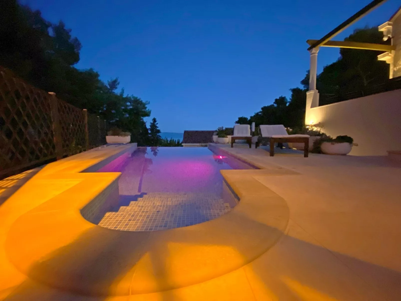 Schönes Ferienhaus mit privatem Pool-Outside