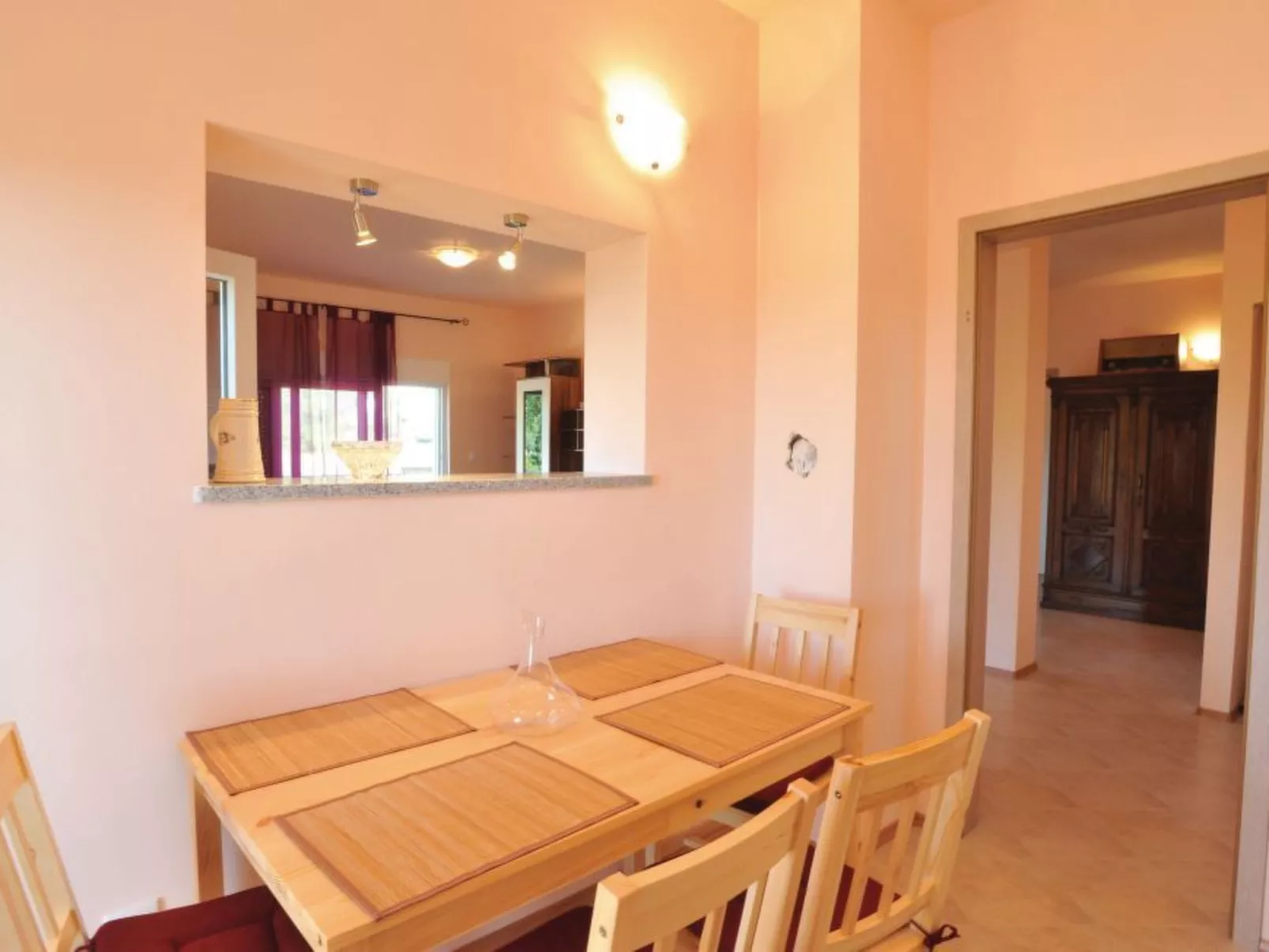 Villa "Sonnenblume" mit eigenem Garten und Grill-Inside