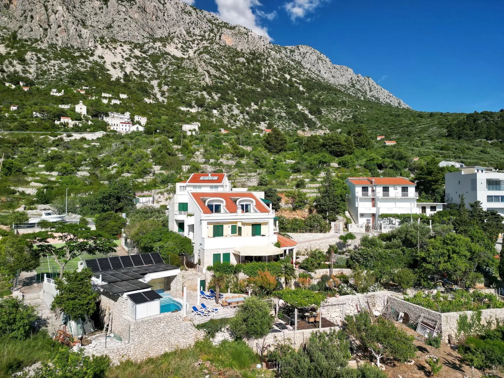 Wohnung in Drašnice mit Schönem Garten-Outside