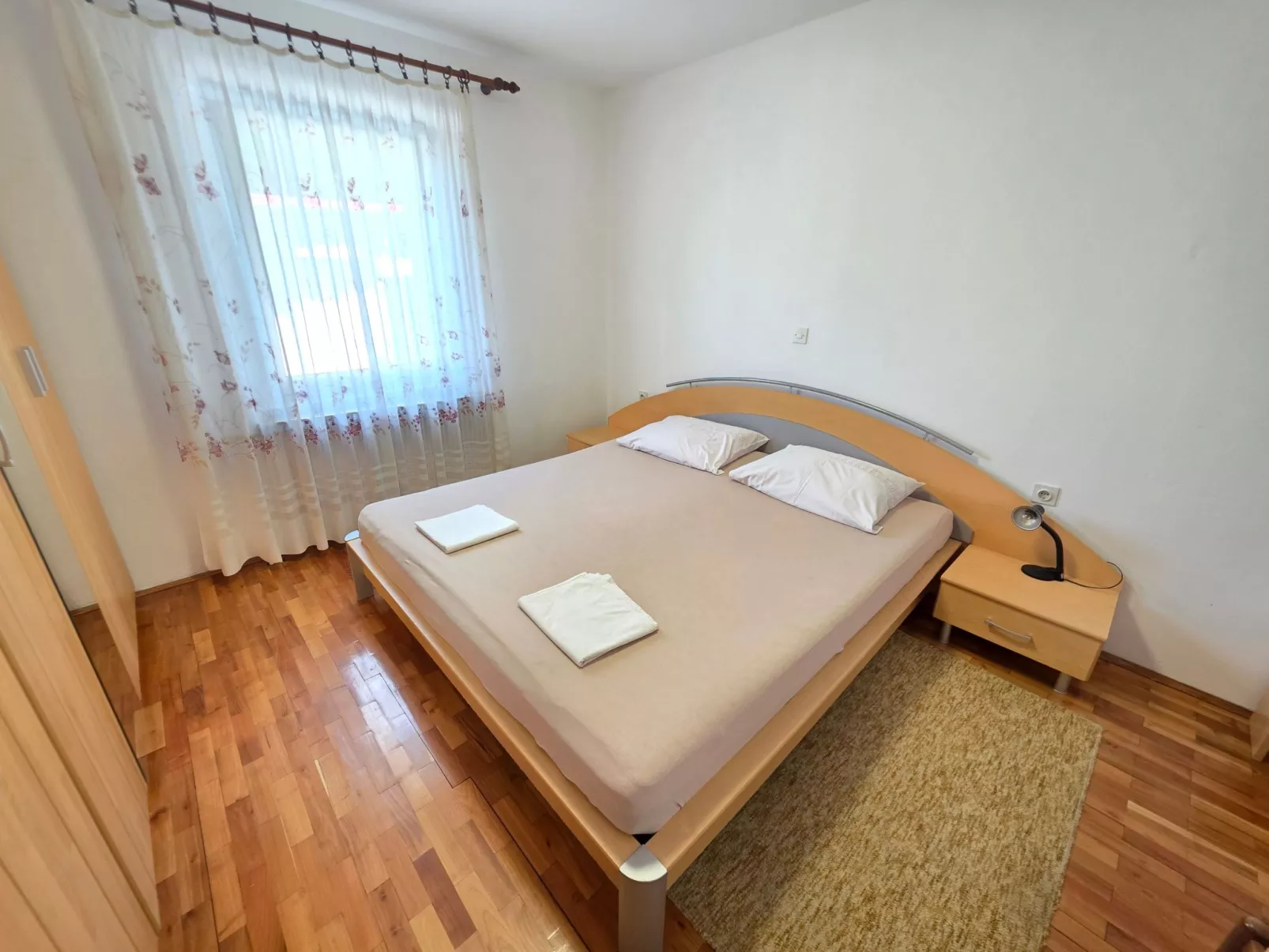 Wohnung im Erdgeschoss mit Terrasse und Grill-Image-tags.info