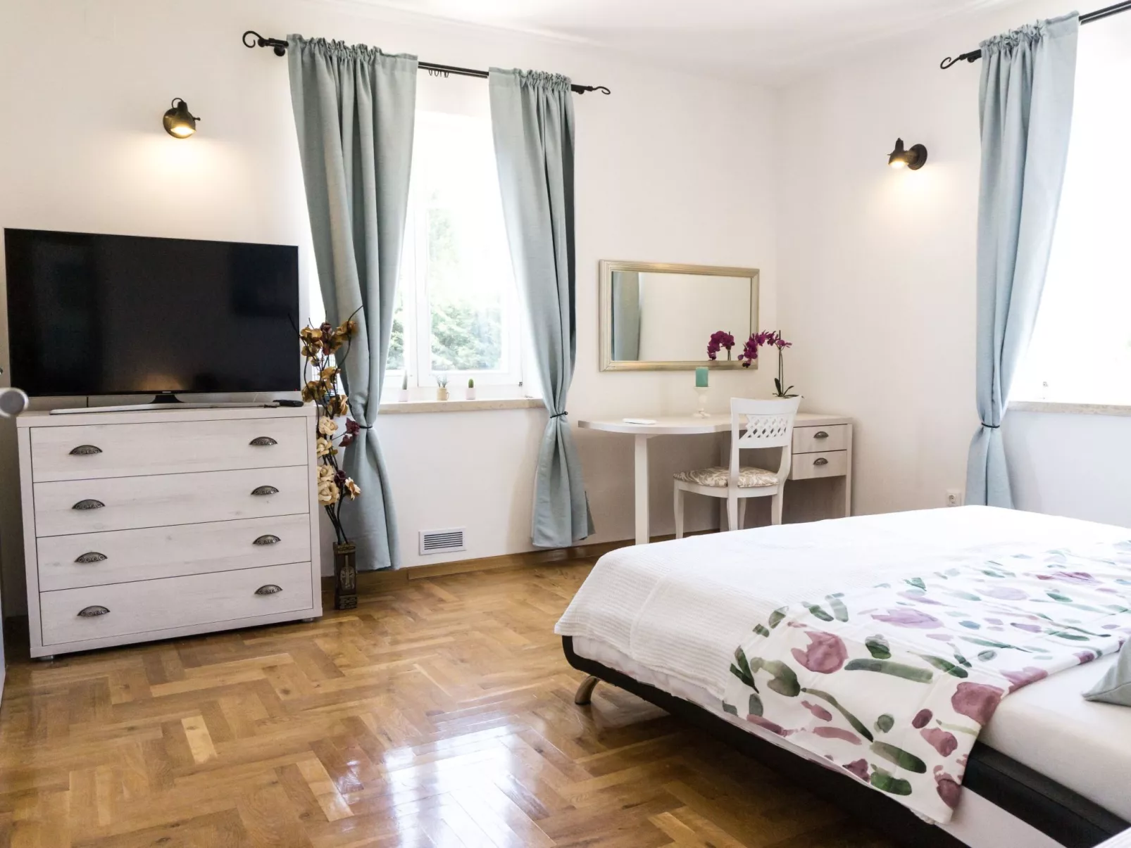 Nettes Ferienhaus in Smoljanci mit Privatem Pool-Drinnen