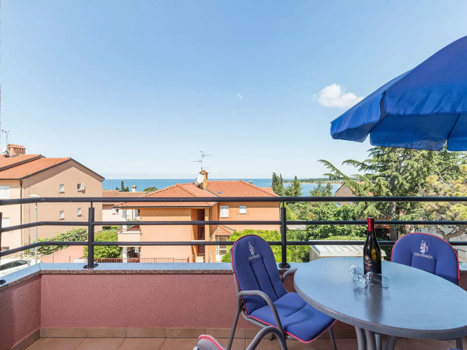 Strandnahe Ferienwohnung mit großem Garten-Draußen