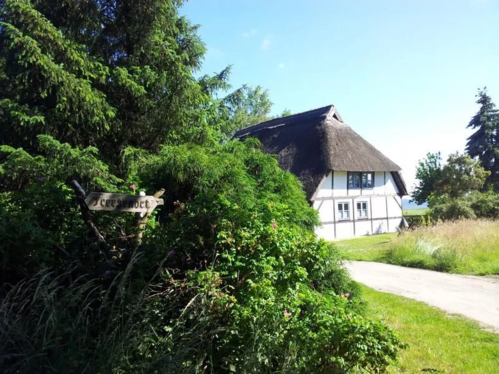 Komfortable Ferienwohnung in Waase-Outside