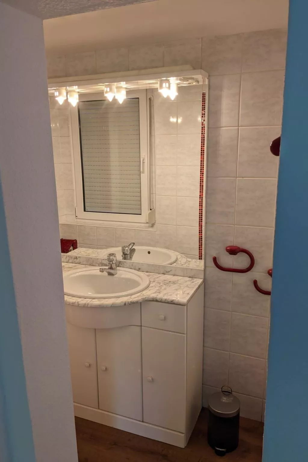 In Süd-Waldhanglage mit tollem Seeblick-Dedans