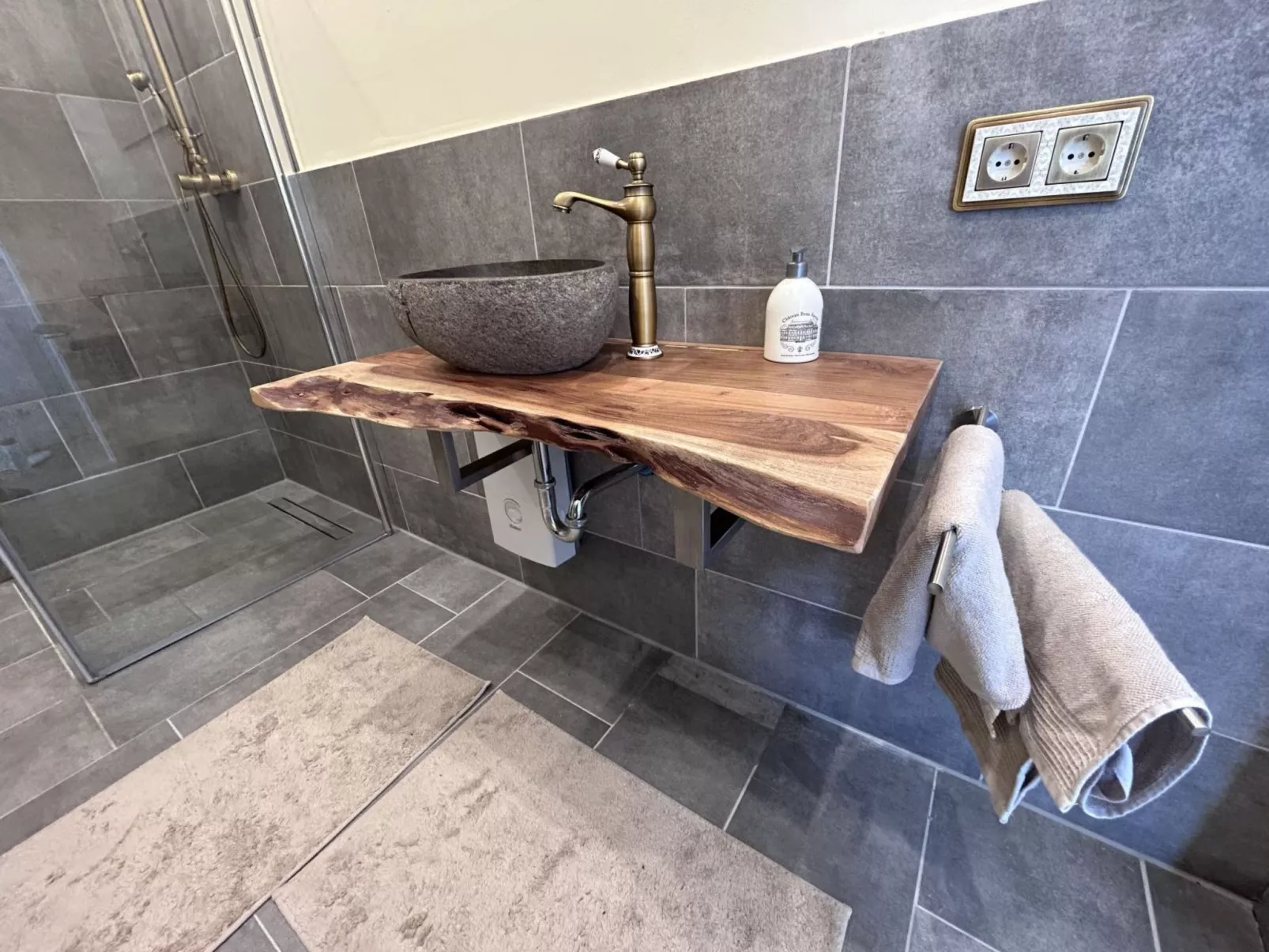 Renoviertes Haus in Husen mit Terrasse und Sauna-Inside