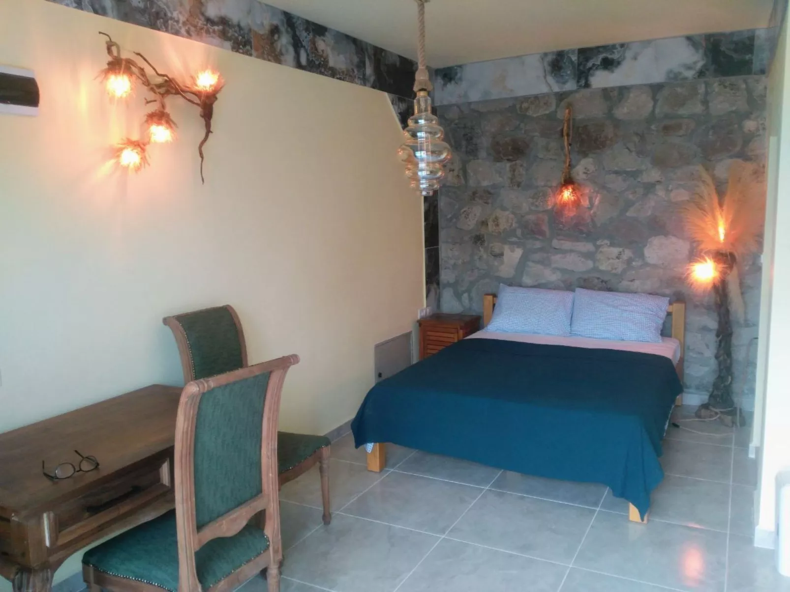 Assos Sivrice Gästehaus-Inside