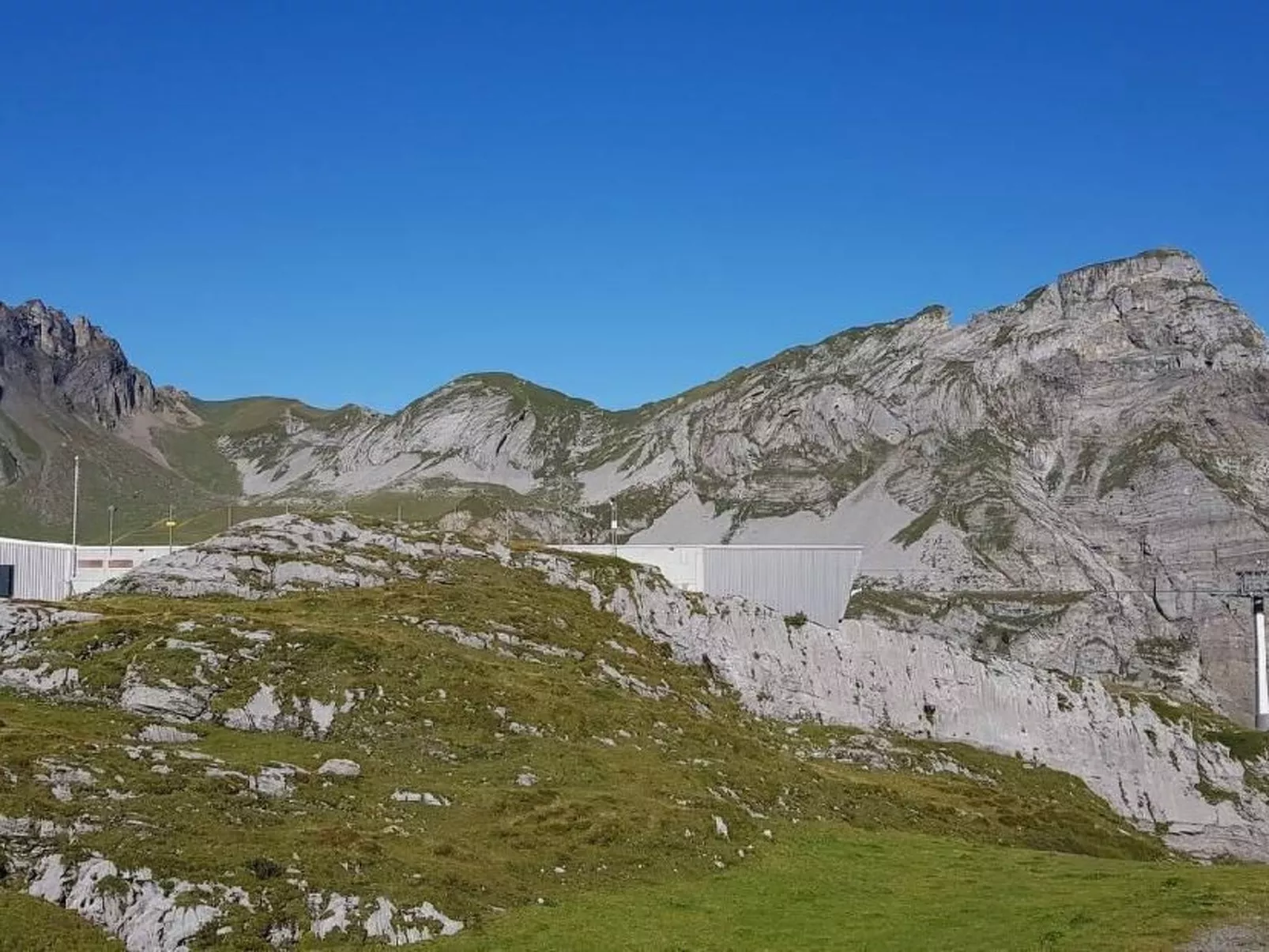 Frutt Alpine Home-Outside