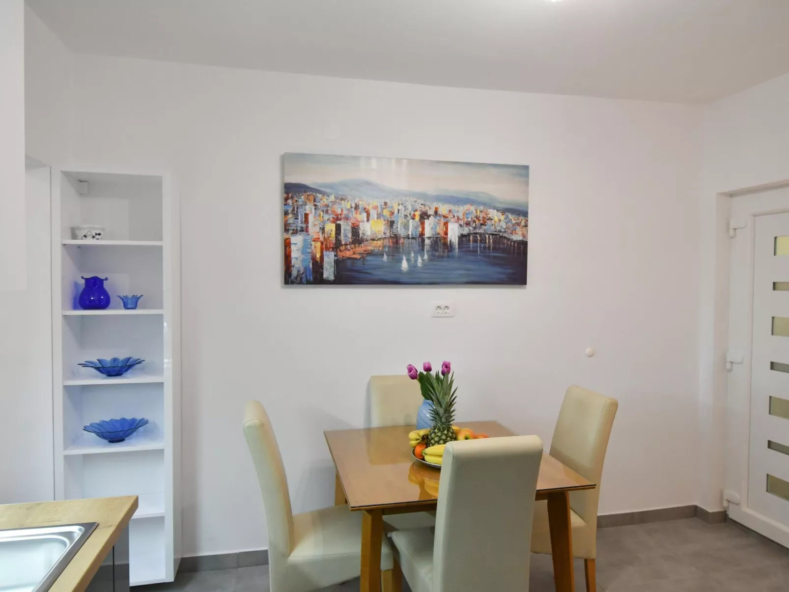 Mit privatem Parkplatz-Inside